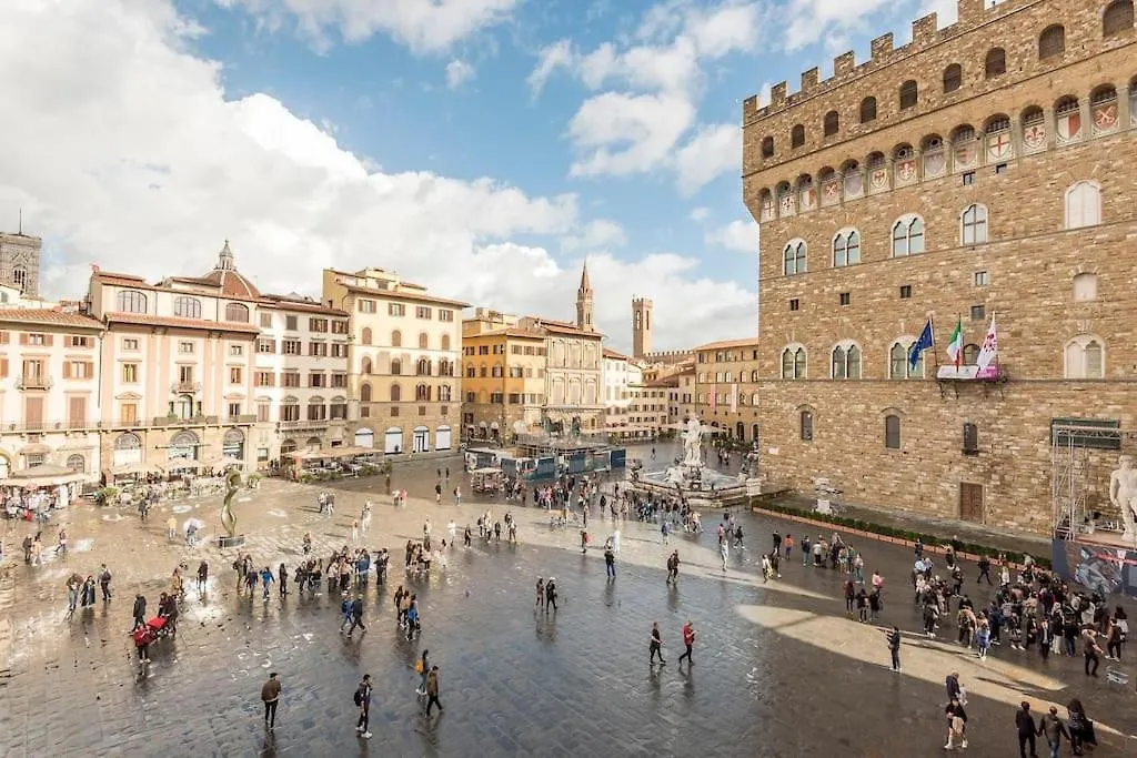 Piazza Signoria 1, Apartment Florence
